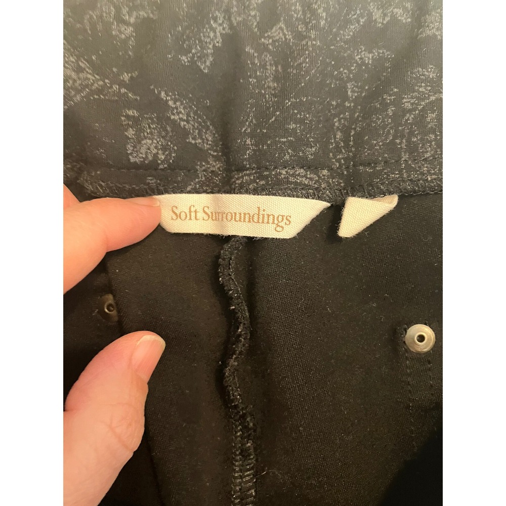 Soft Surroundings Pull-On Black & Silver‎ Damask Ponte Knit Ankle Pants Sz M - Picture 3 of 5
